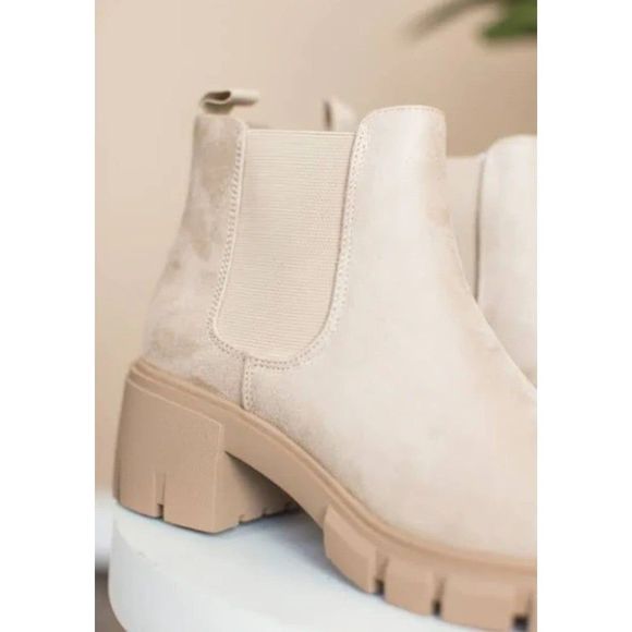 $75 NEW Soda Pioneer WHEAT Chunky Heel Bootie Boots Size 8.5 - Picture 3 of 8